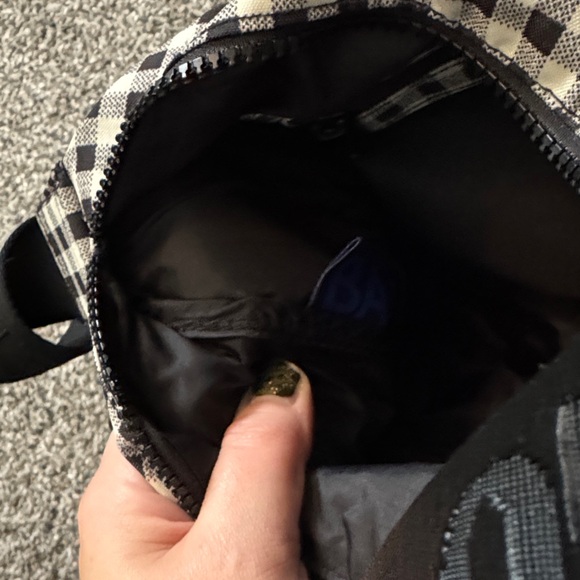 Baggu Black White Gingham Medium Cargo Crossbody Bag with Black Strap GUC - Picture 5 of 5